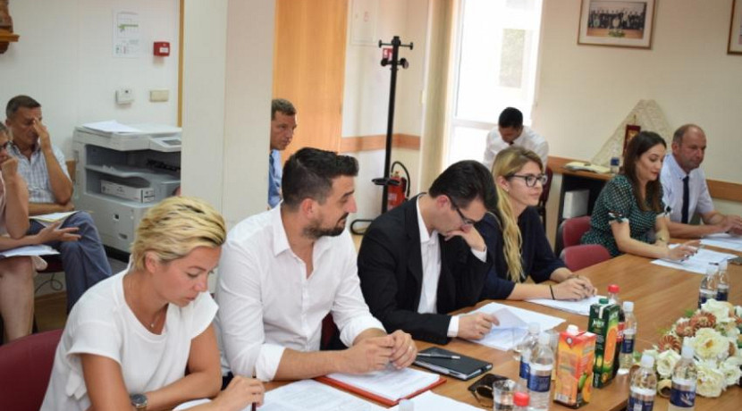 850 567 830 460